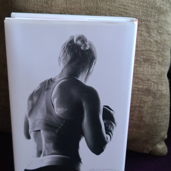 Rhonda rousey hardcover book - Picture 2 of 3